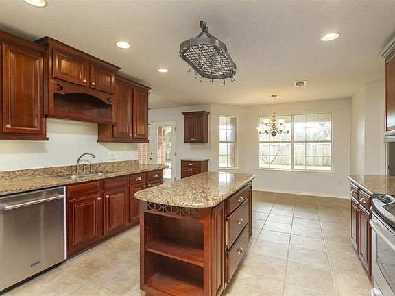 5th image of 1130 Crane Cove Blvd