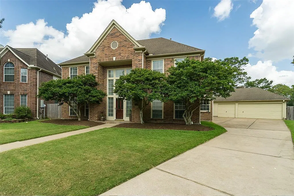 5 bed, 4.5 bath, 4187 sqft, $4,000 — Photo 3