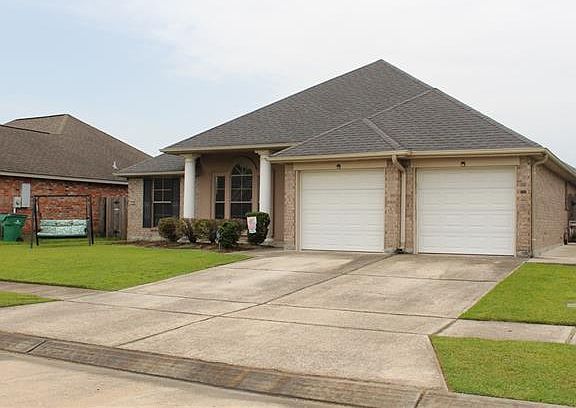 2nd image of 205 E Pin Oak Dr
