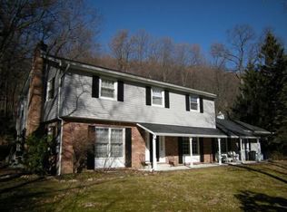 3683 Hawthorne Dr, Center Valley, PA 18034