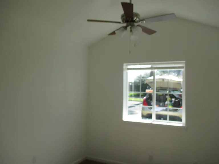 15 La Palma Dr — Photo 11
