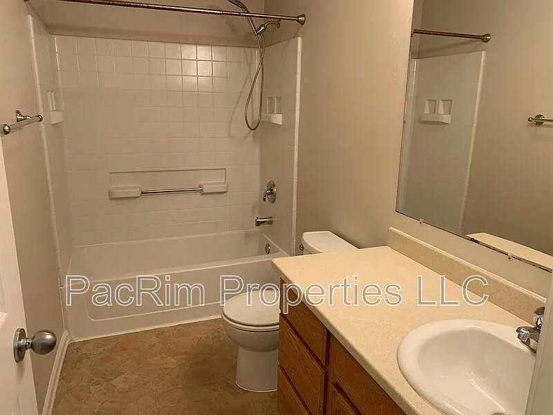 3 bed, 2.0 bath, 1775 sqft, $2,400 — Photo 4