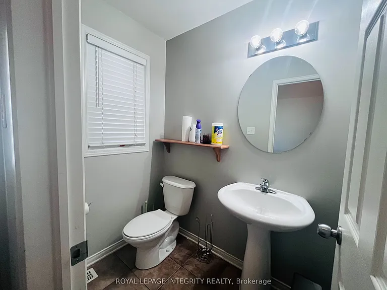 29 Chesapeake Cres — Photo 3