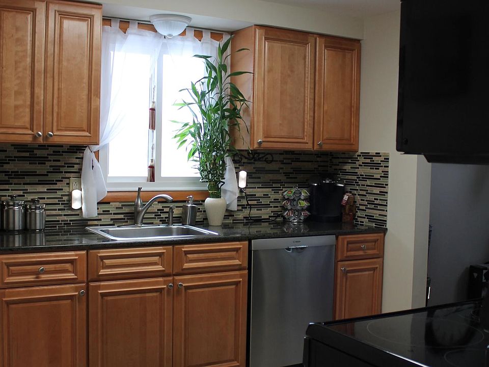 1st image of 181 Crestmount Ave APT 1