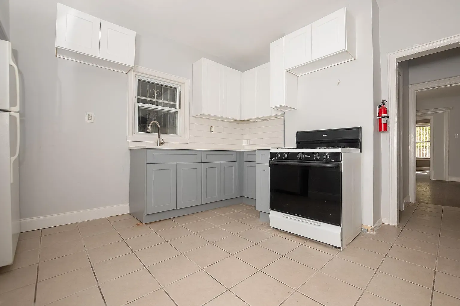 3 bed, 1000 sqft, $1,949 — Photo 1
