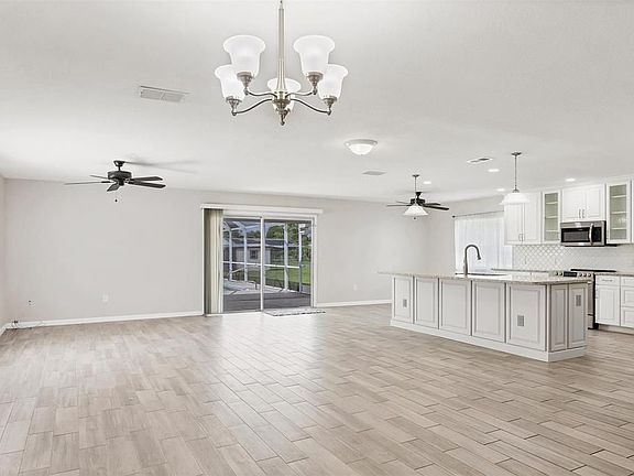 5th image of 5615 Kenwood Dr