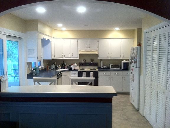 4th image of 1905 Thomas Dr