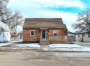 412 22nd St NW, Minot, ND 58703
