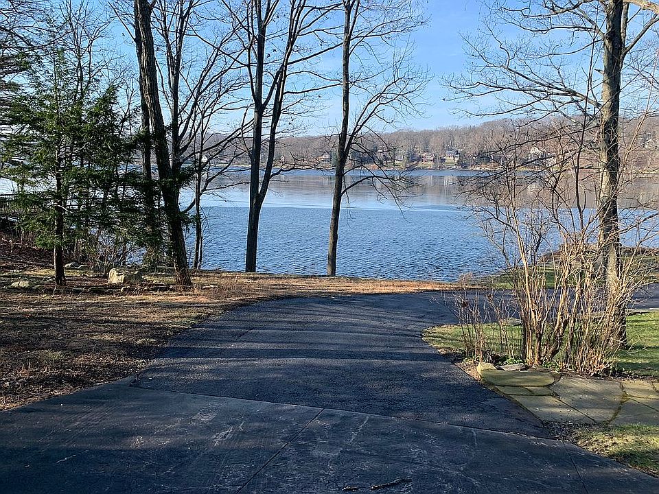1st image of 1192 Lakeside Dr E