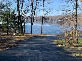 1192 Lakeside Dr E, Highland Lakes, NJ 07422