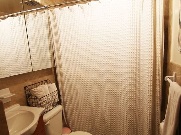 5th image of 24 W 75th St APT 3C