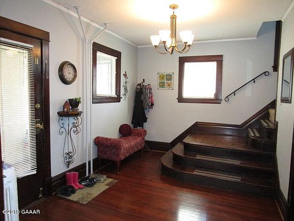2nd image of 320 2nd Ave SE