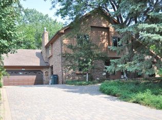 1127 Amble Dr, Arden Hills, MN 55112