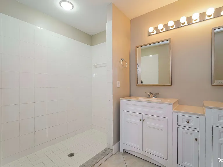 1743 Hazelton Ave — Photo 10
