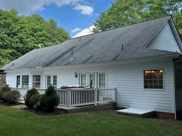 235 Royal Oaks Dr, Daniels, WV 25832