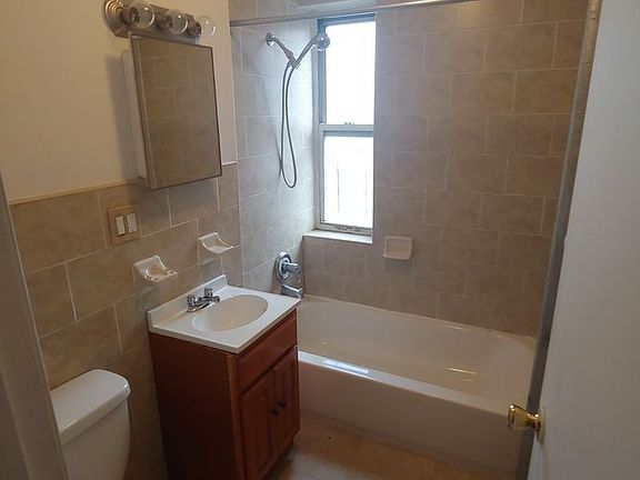 3rd image of 238 E 111th St #6A1