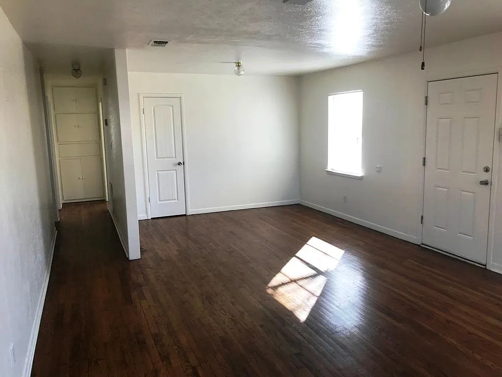 LIVING ROOM - 634 N Main St