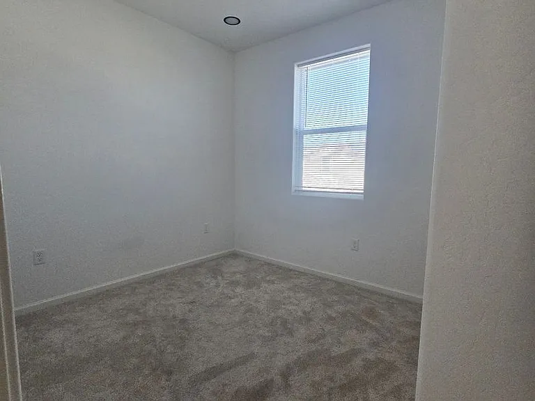 1078 Buena Vista Ln — Photo 7