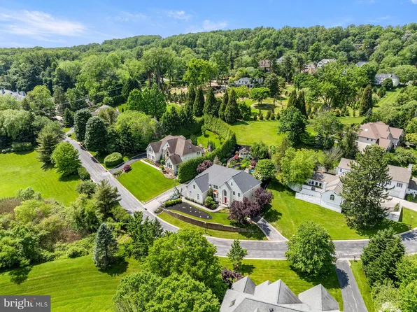 1261 Gulph Creek Dr, Wayne, PA 19087