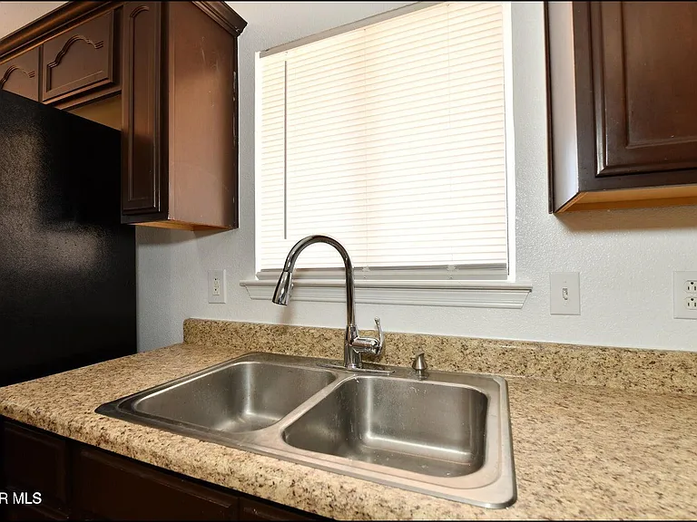 1591 Hartsdale Dr #B — Photo 11