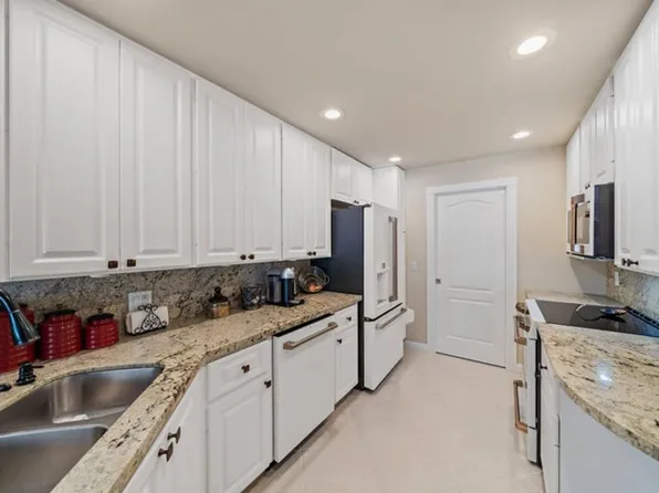 2117 Tigris Dr, West Palm Beach, FL 33411