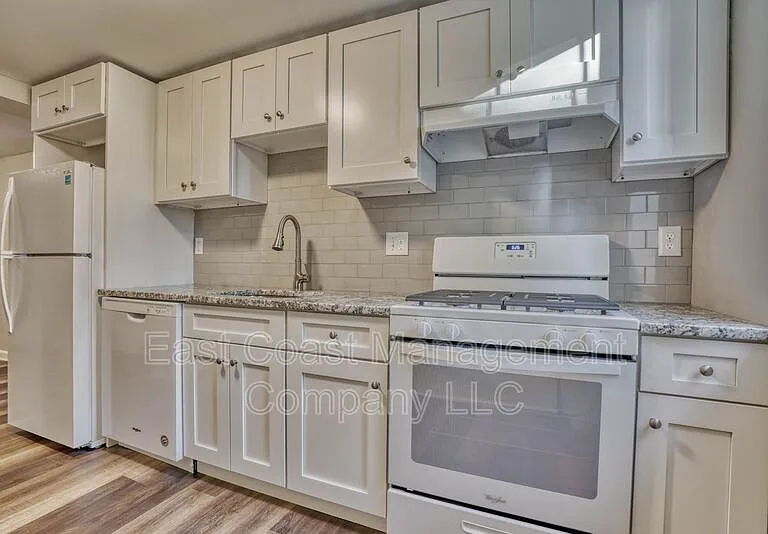 2110 Taylor Ave #B — Photo 1