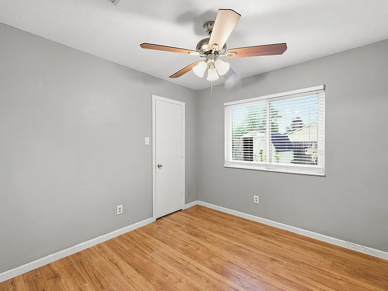 3503 Riverside Dr — Photo 17