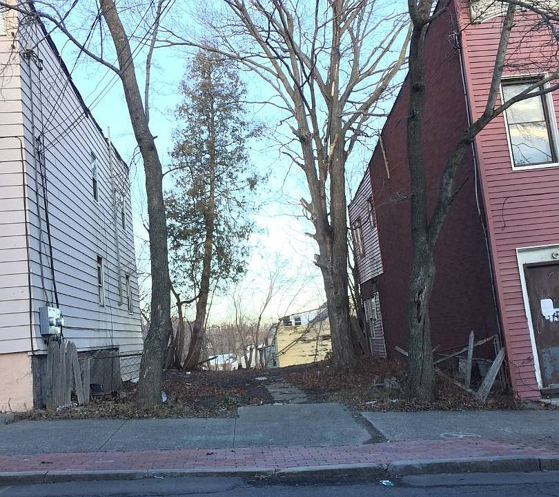 2nd image of 47 2nd Ave
