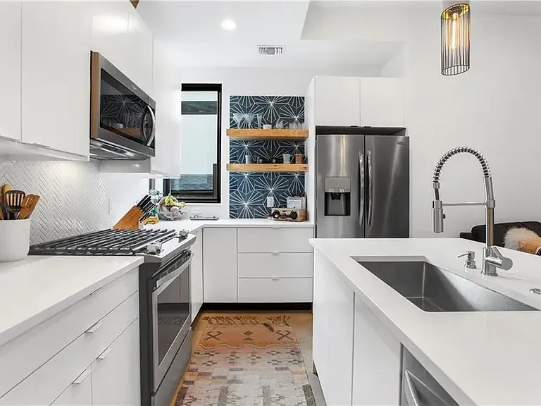1207 Deloney St #B — Photo 6