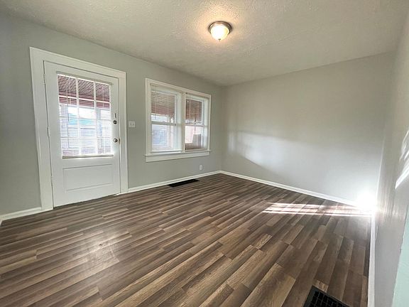 4th image of 1401 N Gladstone Ave #1401
