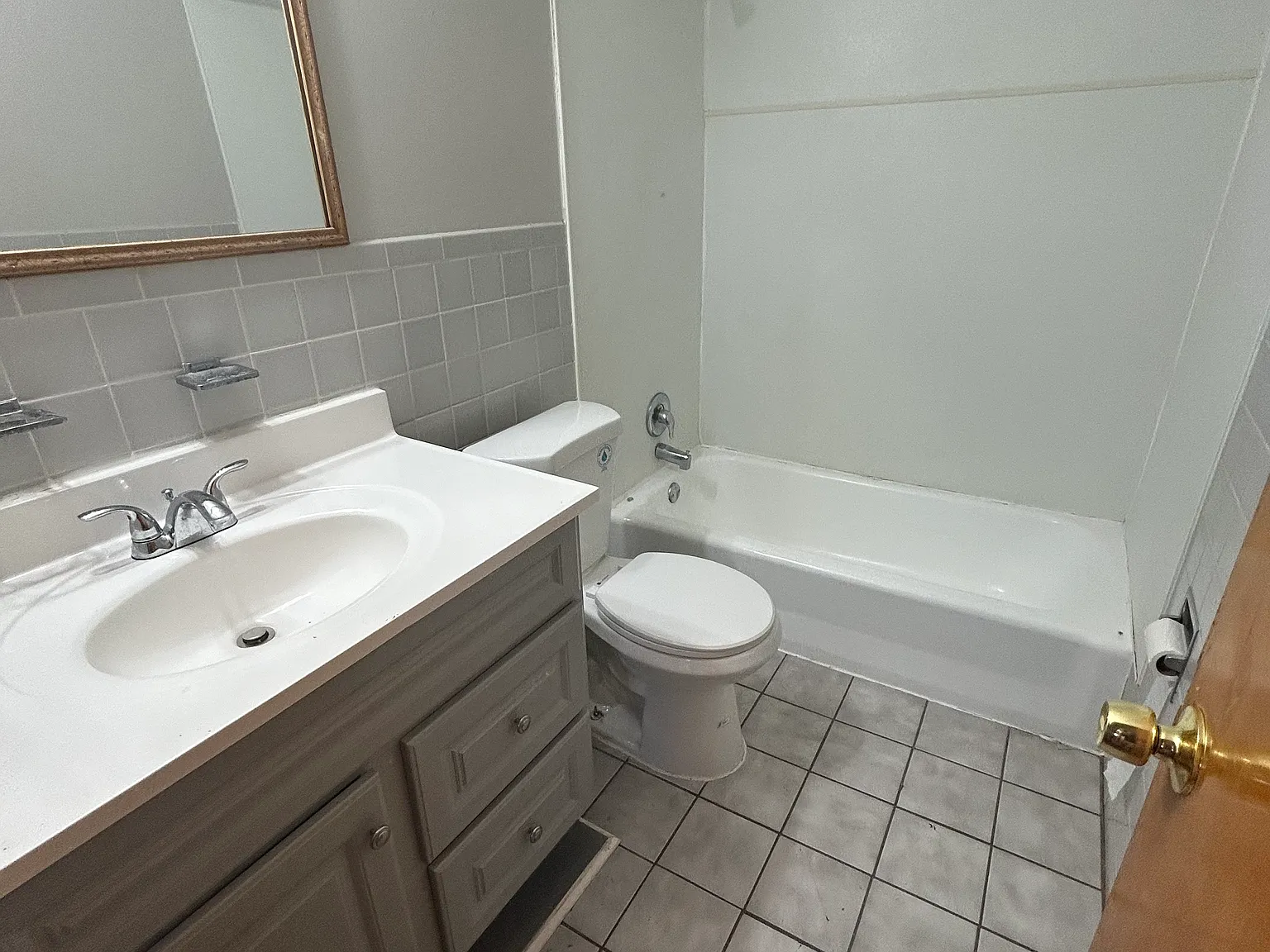 3 bed, 999 sqft, $1,375 — Photo 4