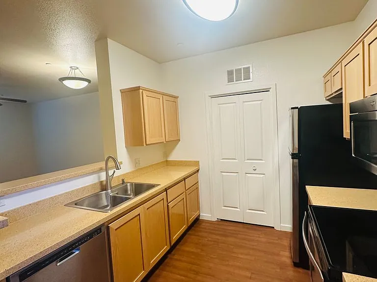 H Street Apartments — Photo 13