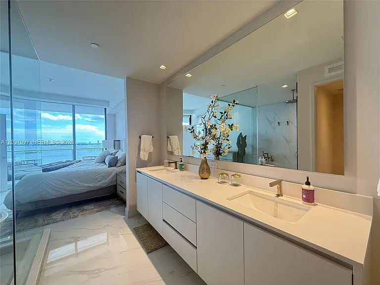 700 NE 24th St #1002 — Photo 9