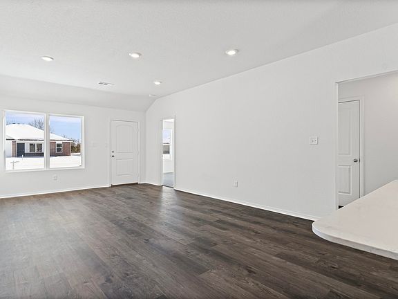 4th image of 68 Farmhouse Cir