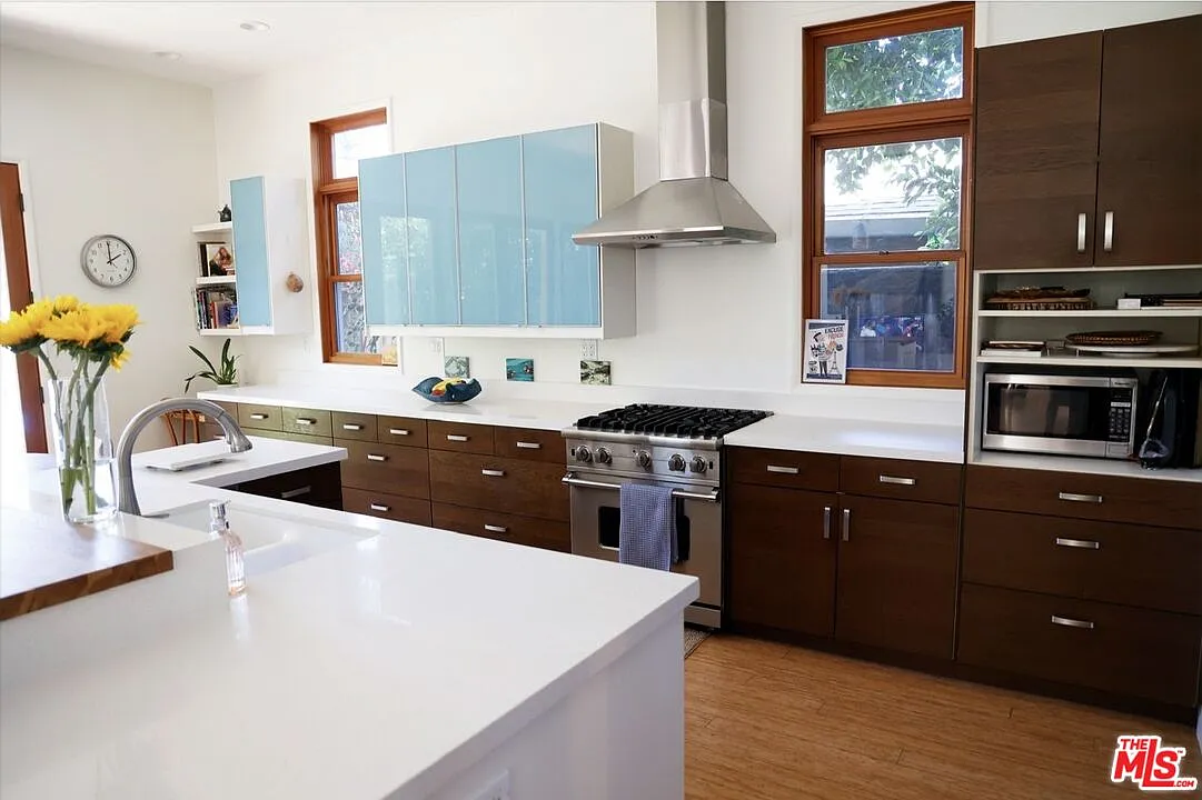 5 bed, 3.5 bath, 2601 sqft, $8,995 — Photo 3