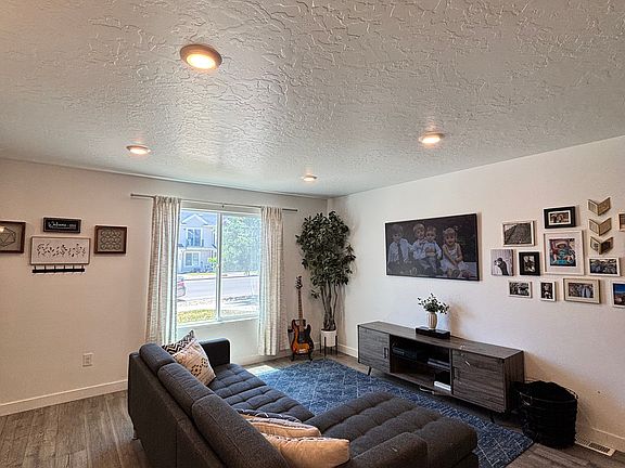 4th image of 3953 W Cool Spring Ave