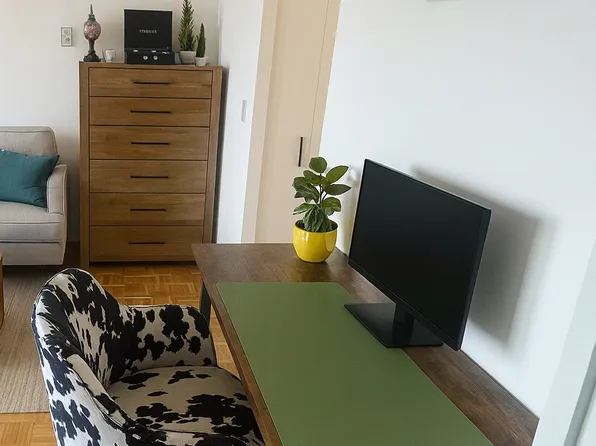 300 East 34th Street image 5 of 12