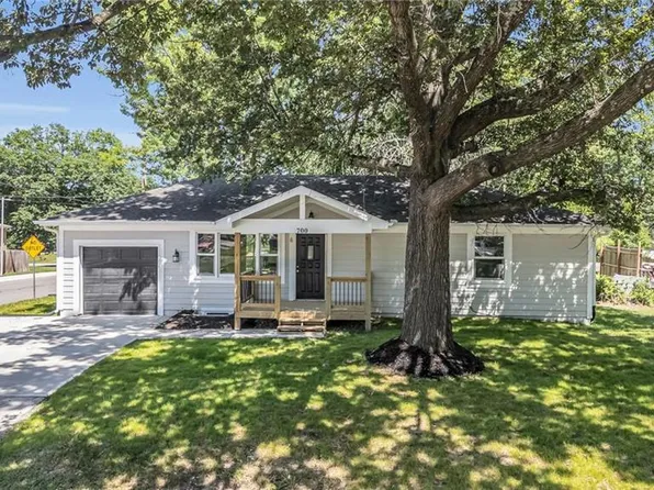 700 S Hamilton St, Olathe, KS 66061