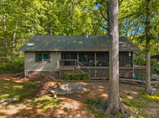 928 E Cross Rd, Dandridge, TN 37725