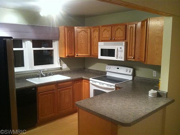 5th image of 1333 Sheffield Ave