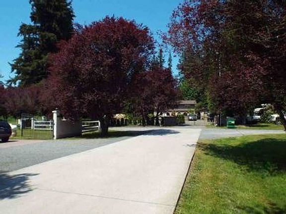Exterior Neighborhood (street photo)