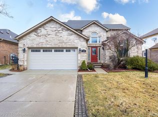 1093 River Mist Dr, Rochester, MI 48307