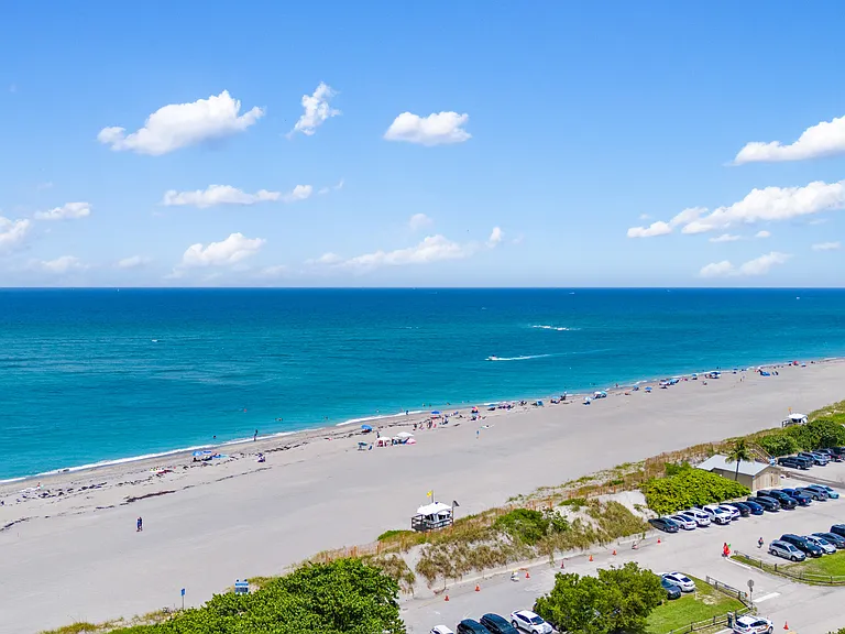 Minutes from beautiful Jupiter beach. Public parking