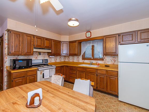 2nd image of 2711 N 76th Ct