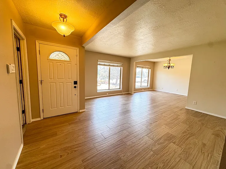 8221 Portales St NE — Photo 8