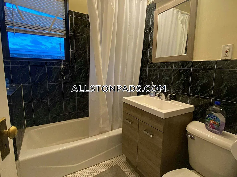 21 Park Vale Ave — Photo 12