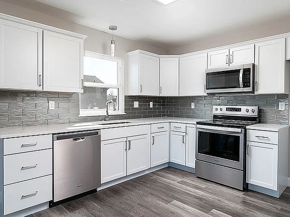 4th image of 345 Aspen Creek Dr