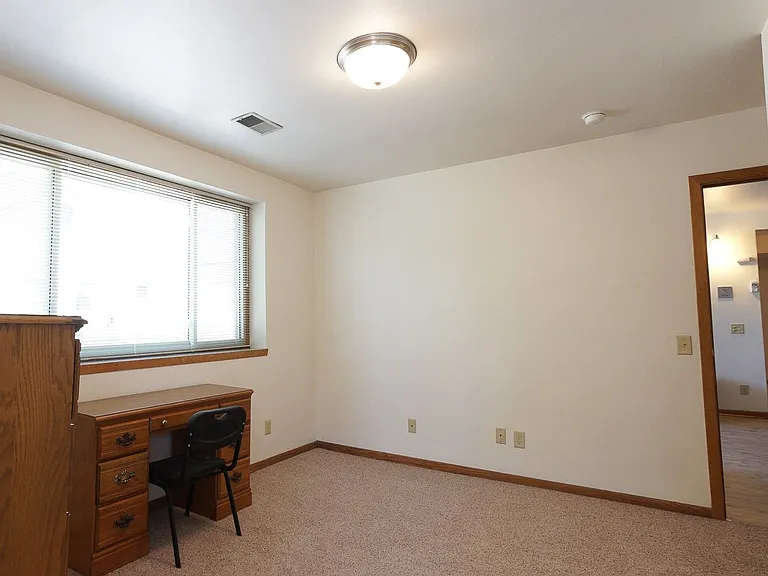415 N Henry St — Photo 35