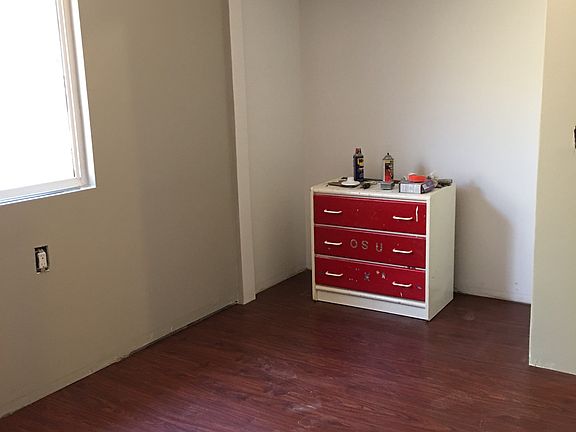 3rd image of 943 Arcadia Pl