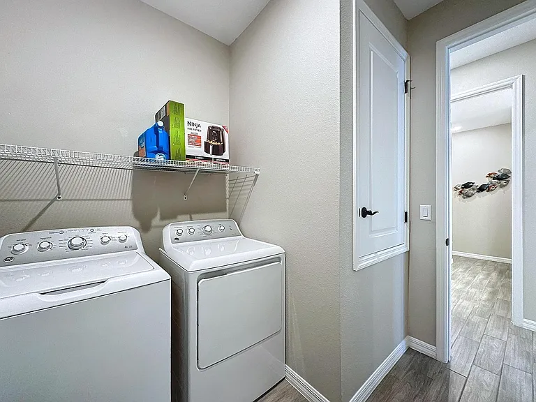 1042 Heirloom Dr — Photo 7
